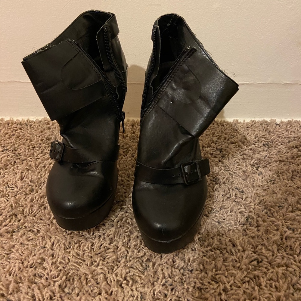 High heel boots